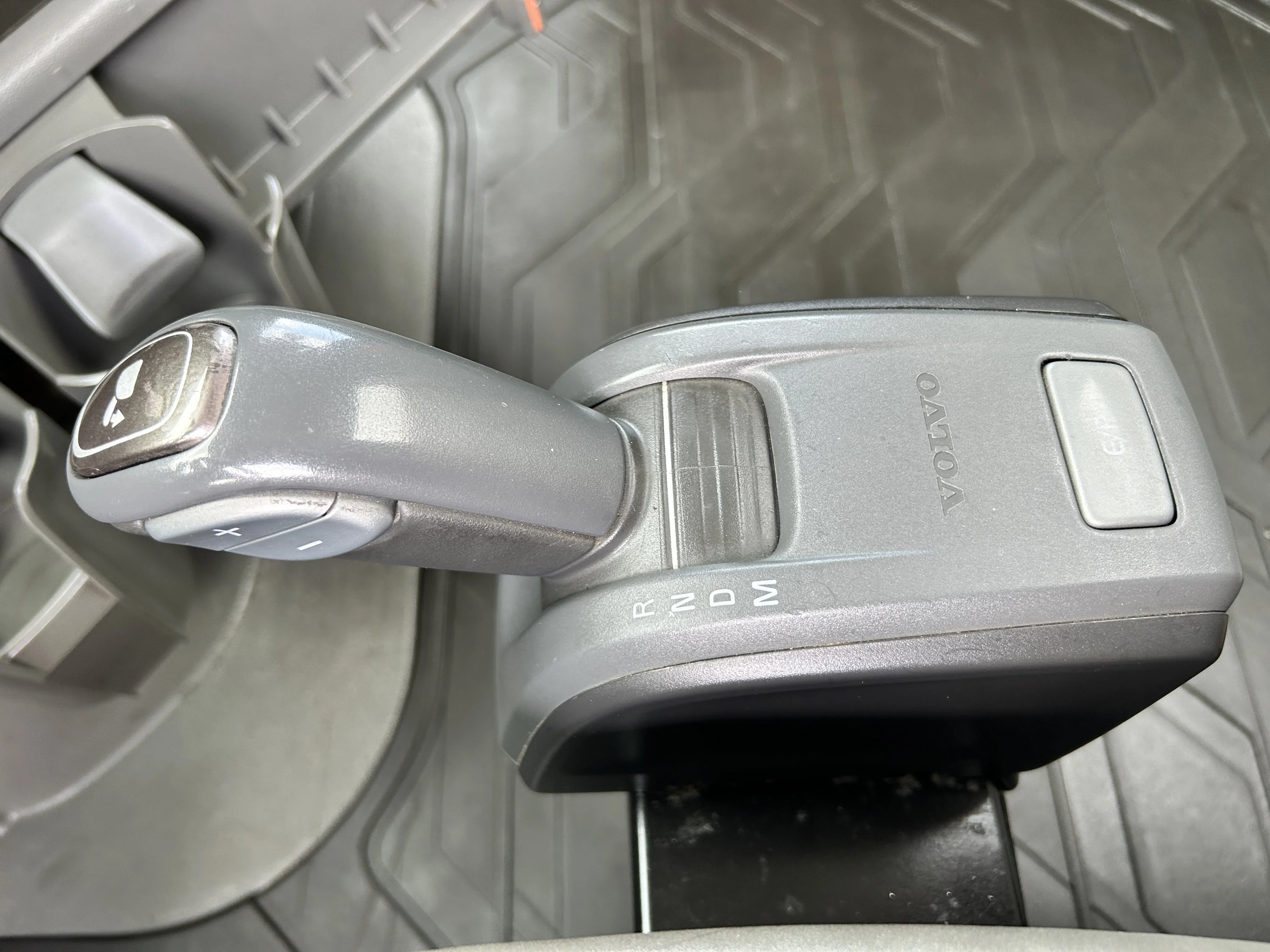 2020 Volvo VNR 640 - image 16