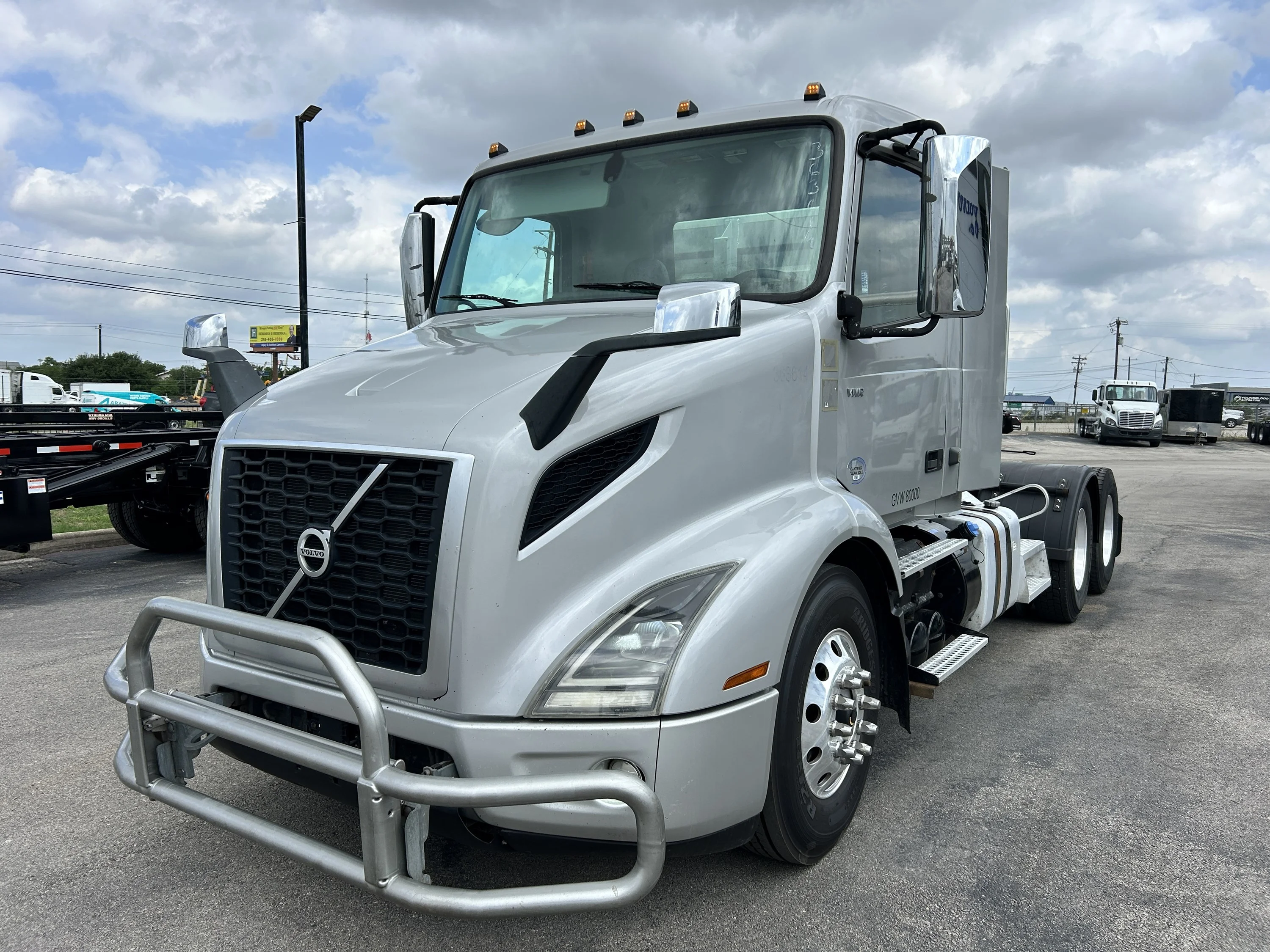 2020 Volvo VNR 640 in Austin, TX