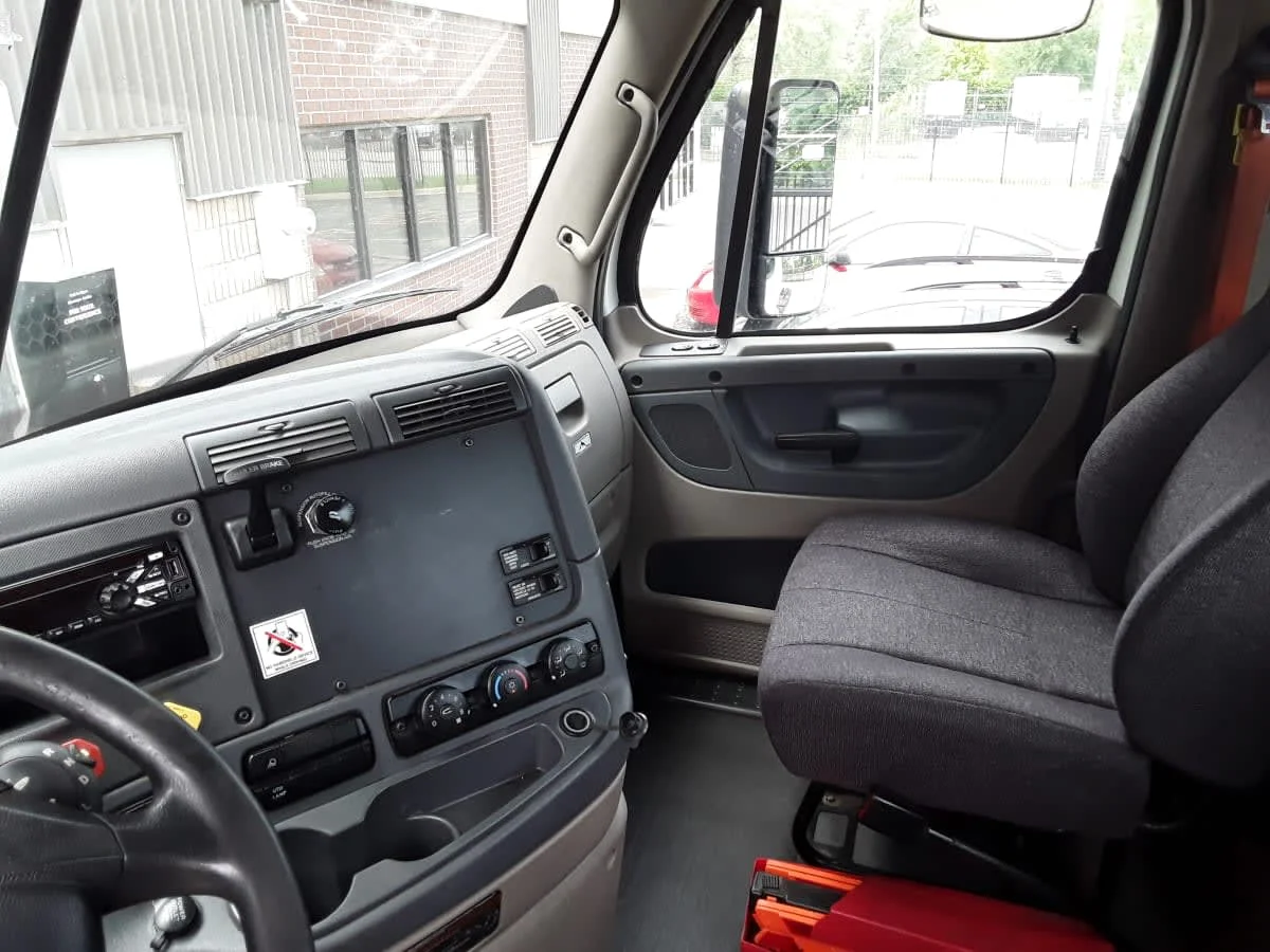 2018 Freightliner Cascadia in Kansas City, MO — photo 8