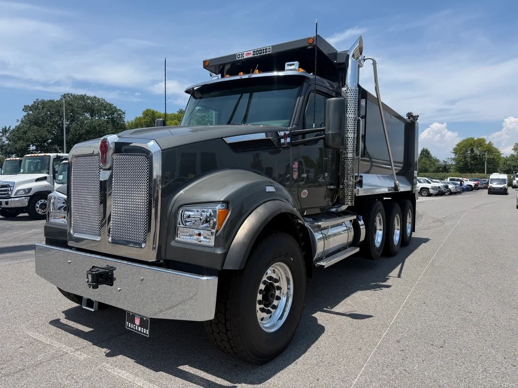 2027 Kenworth T880