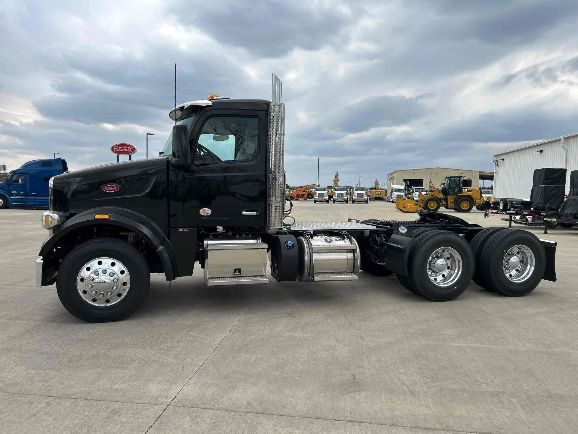 2027 Peterbilt 567 in Perrysburg, OH — photo 2