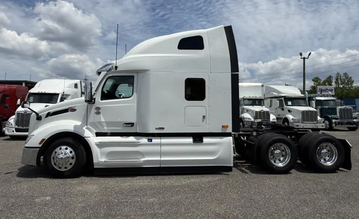 2027 Peterbilt 579 - image 2