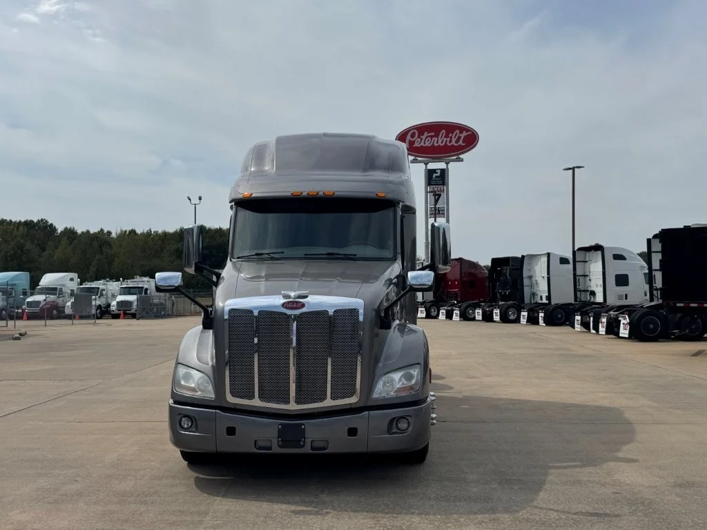 2021 Peterbilt 579 in Lowell, AR — photo 2