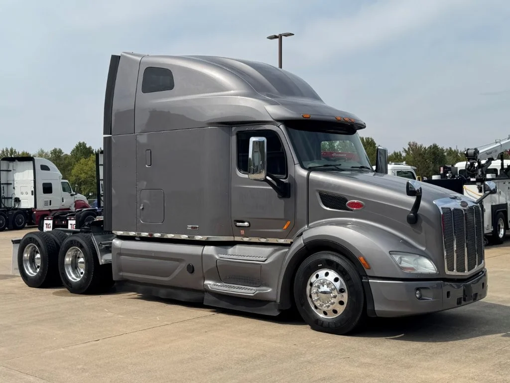 2021 Peterbilt 579 in Lowell, AR — photo 3