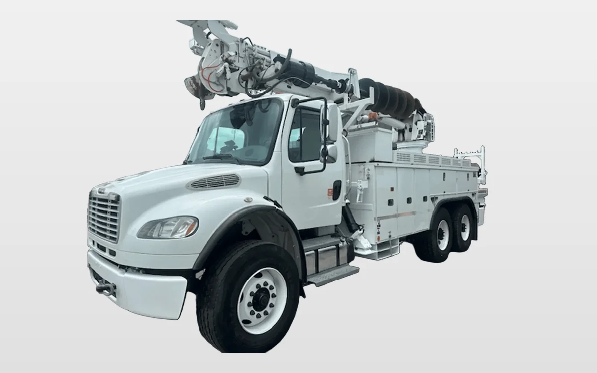 2013 Freightliner M2 106 - image 1