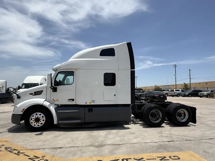 2021 Peterbilt 579 - image 3