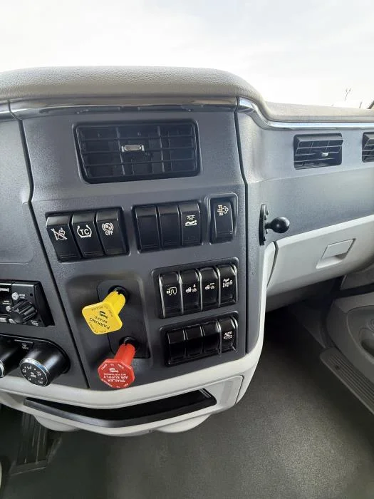 2021 Peterbilt 579 - image 14
