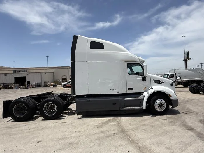 2021 Peterbilt 579 - image 8