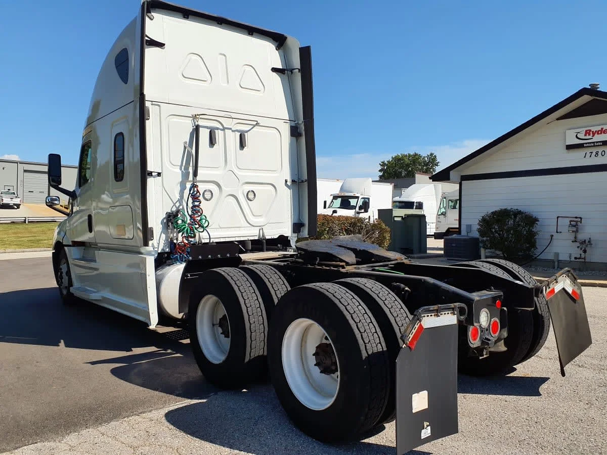 2020 Freightliner Cascadia - image 6