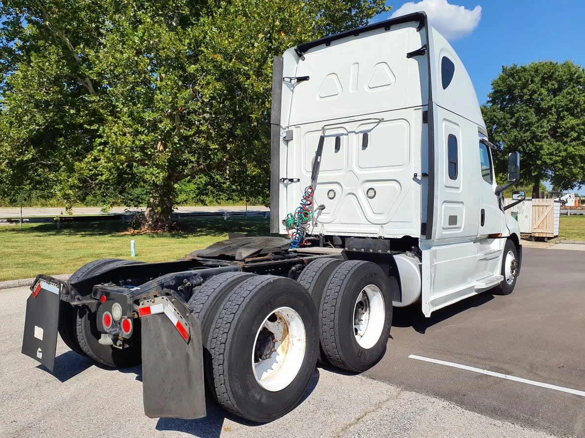 2020 Freightliner Cascadia - image 4