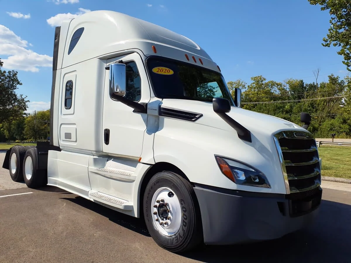 2020 Freightliner Cascadia - image 3