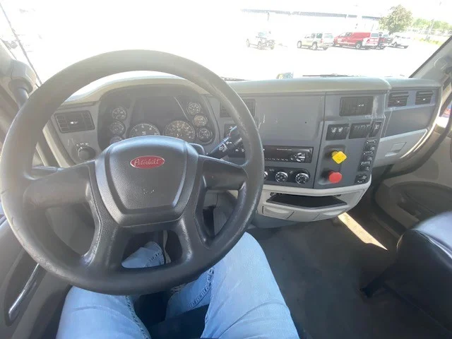 2019 Peterbilt 579 in Zanesville, OH — photo 13