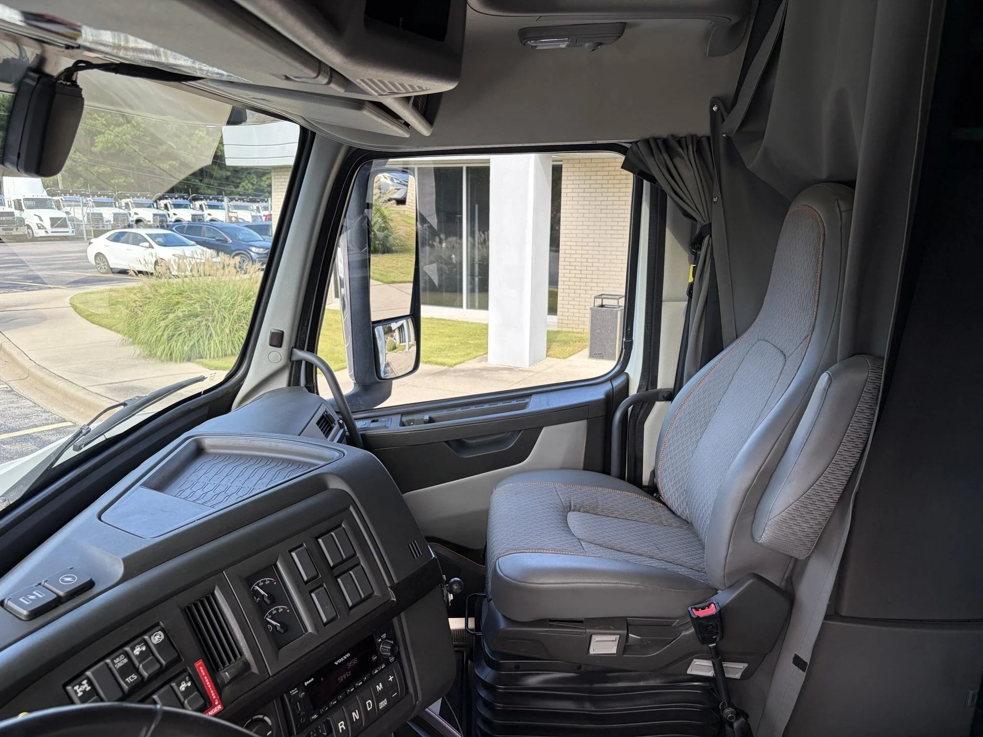 2023 Volvo in Fultondale, AL — photo 15