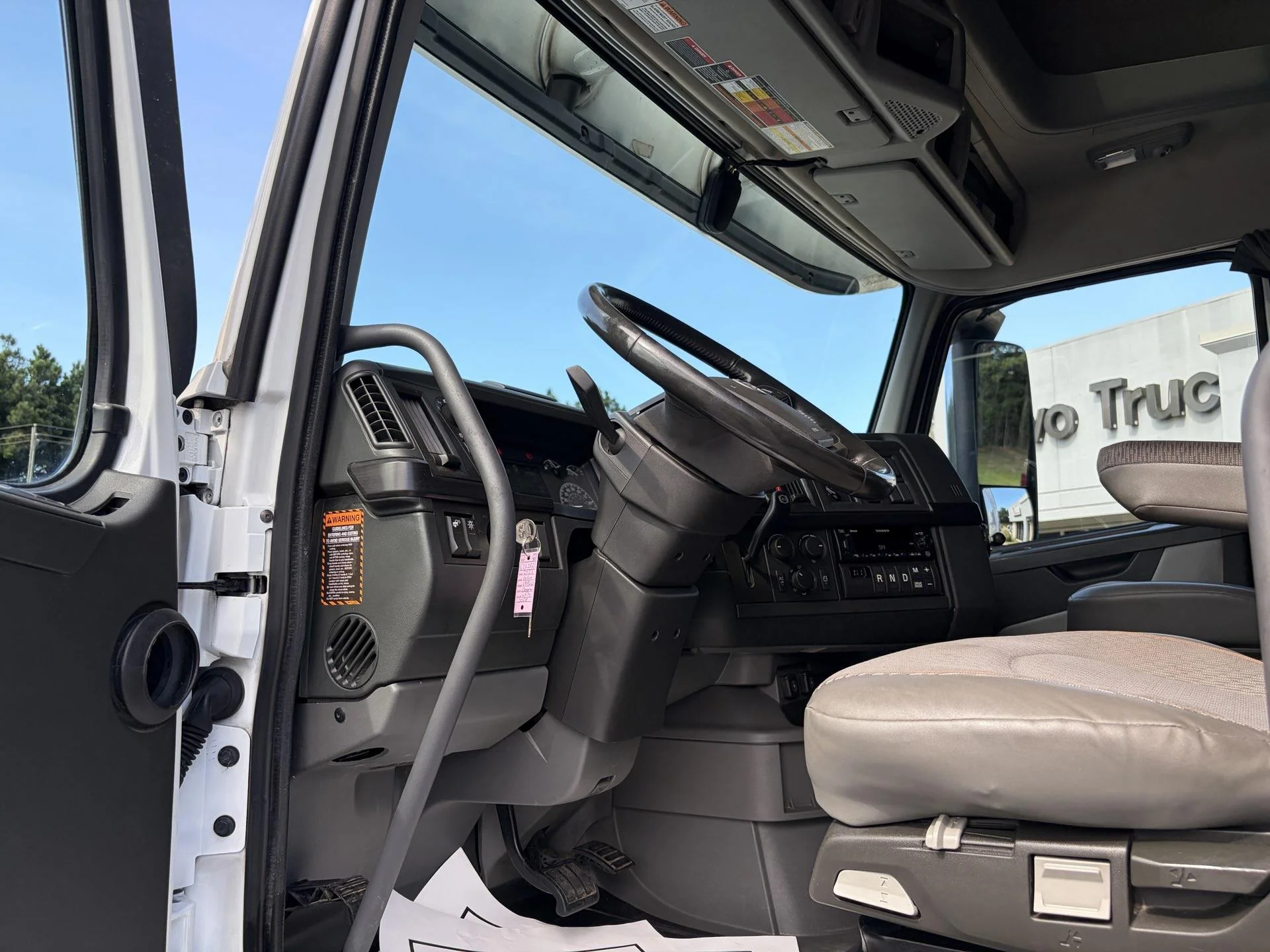 2023 Volvo in Fultondale, AL — photo 13