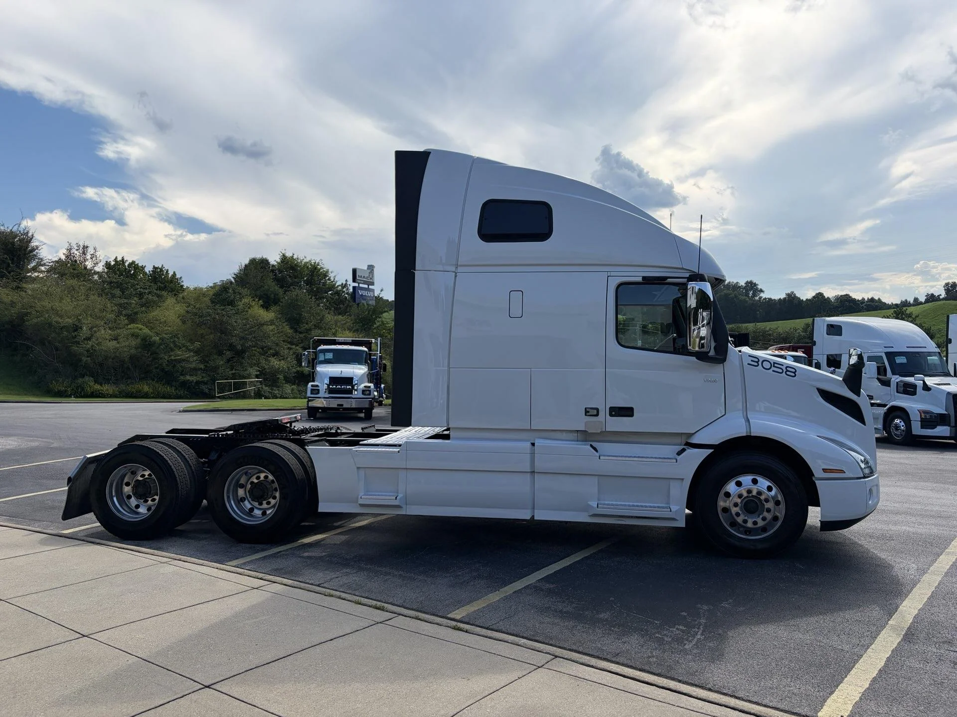 2023 Volvo in Fultondale, AL — photo 4