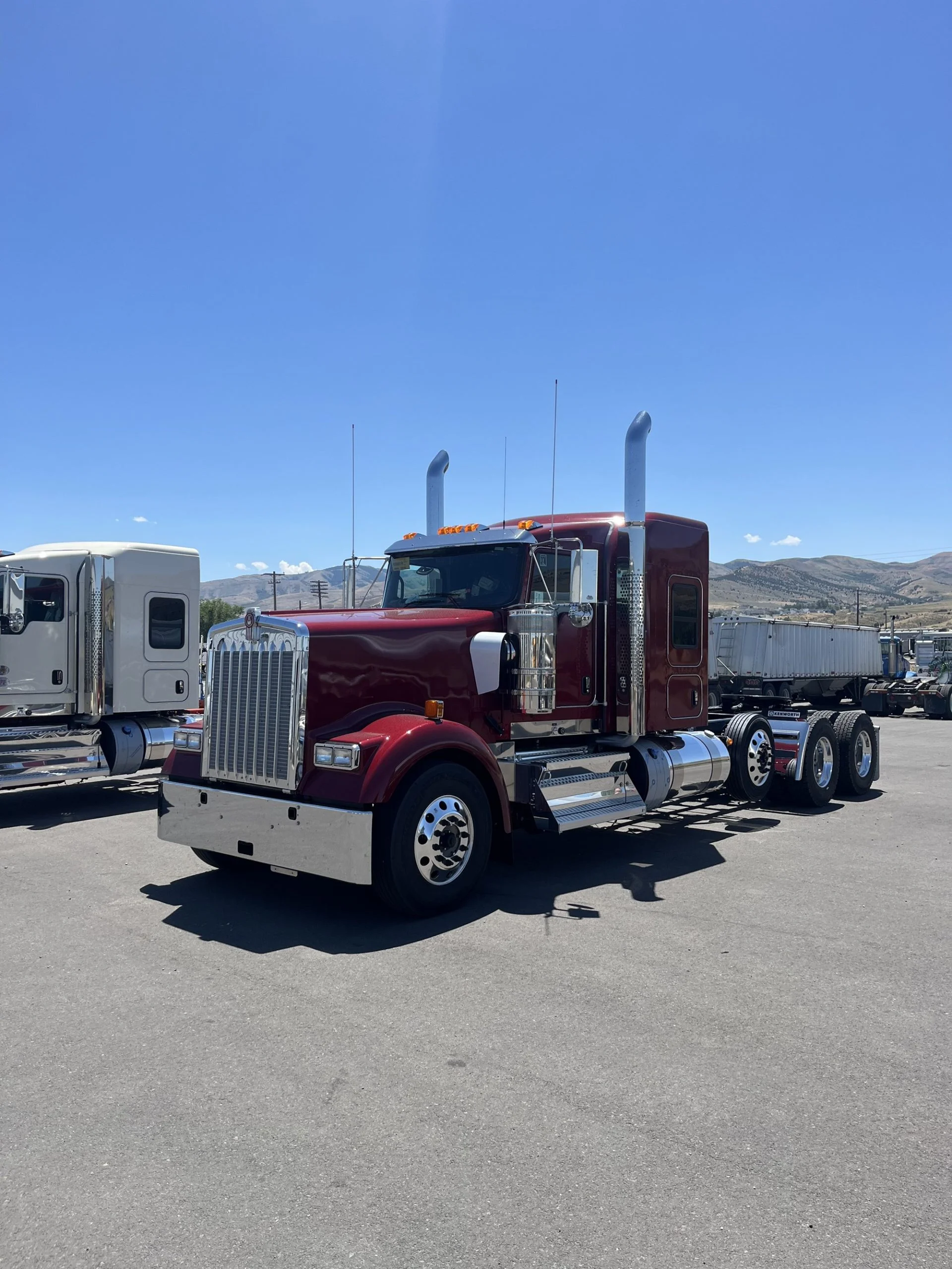2027 Kenworth W900