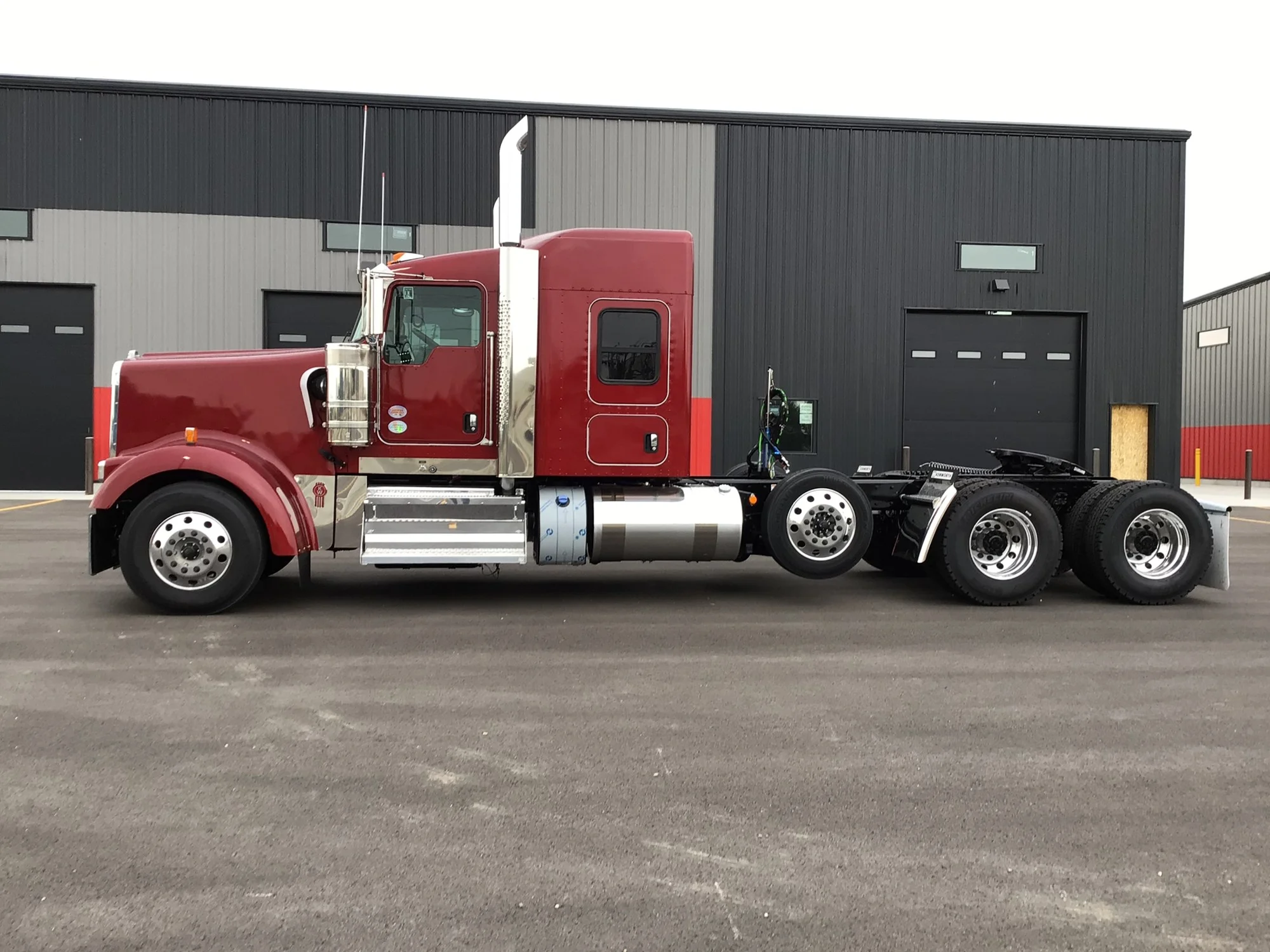 2027 Kenworth W900 in Idaho Falls, ID — photo 2