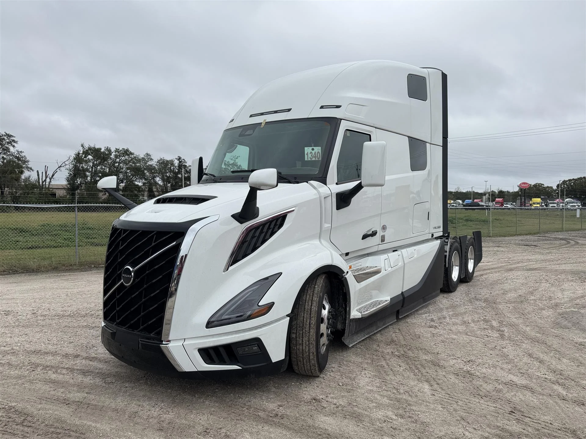2025 Volvo VNL 860 in Tampa, FL