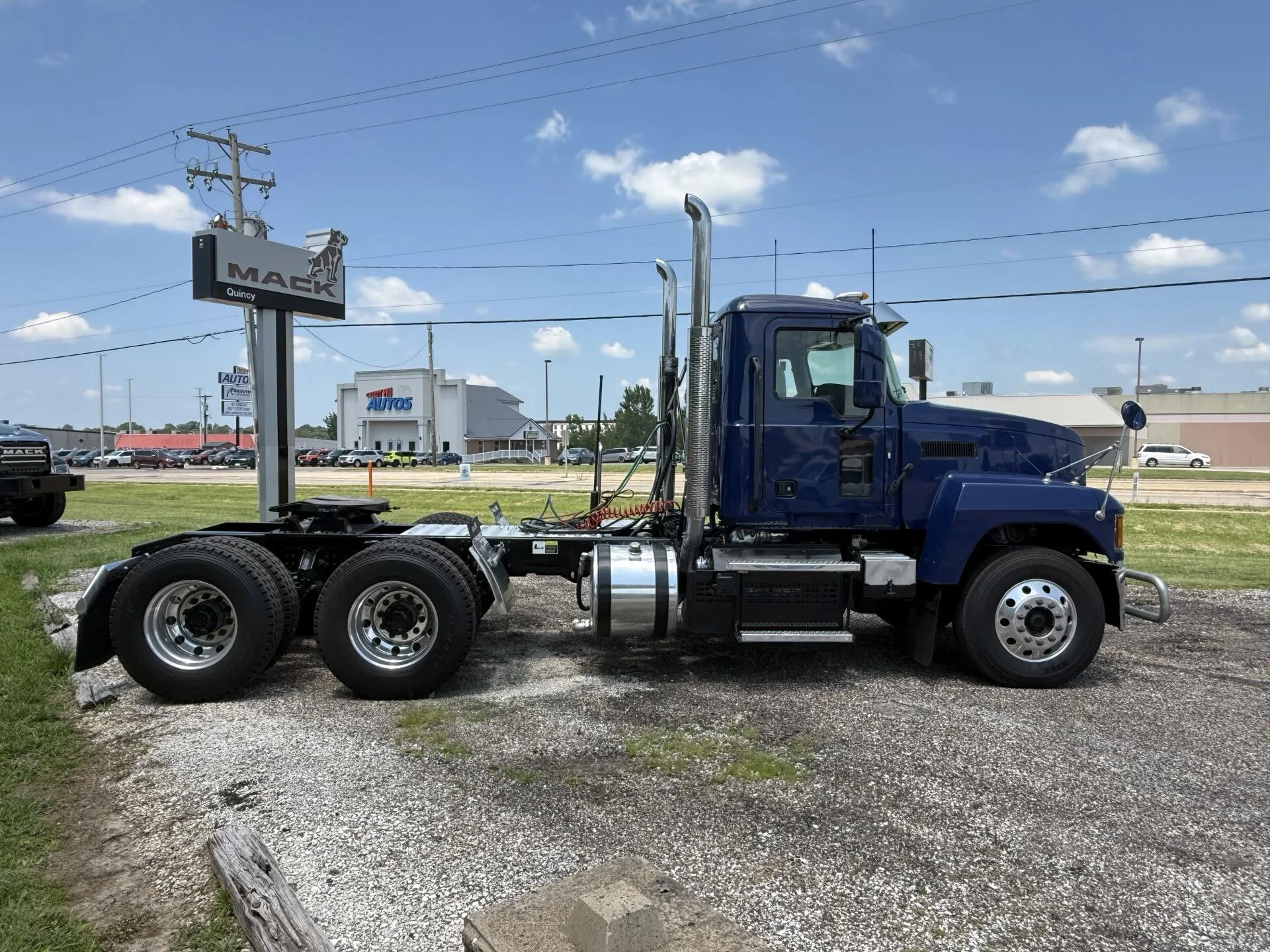 2024 Mack Pinnacle in Quincy, IL — photo 9