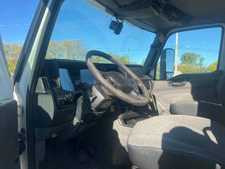 2019 International LT in Warren, MI — photo 10