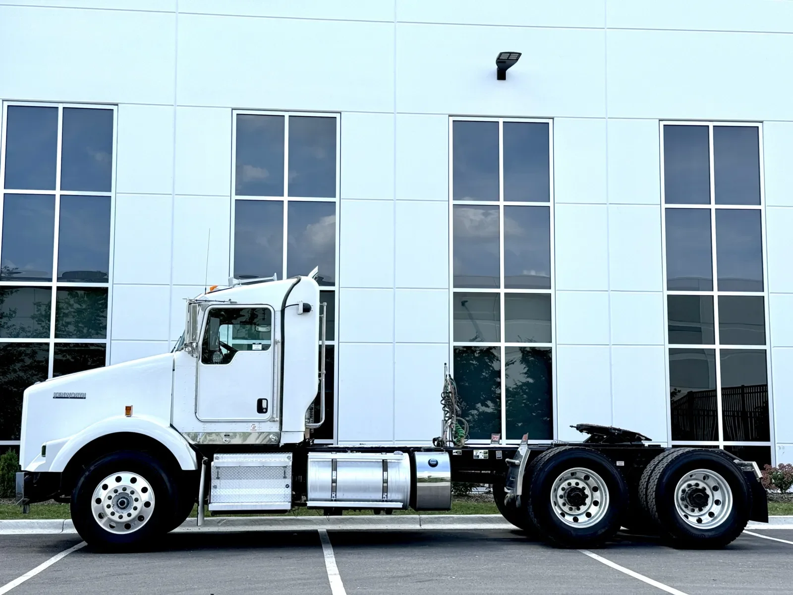 2023 Kenworth T800 - image 4