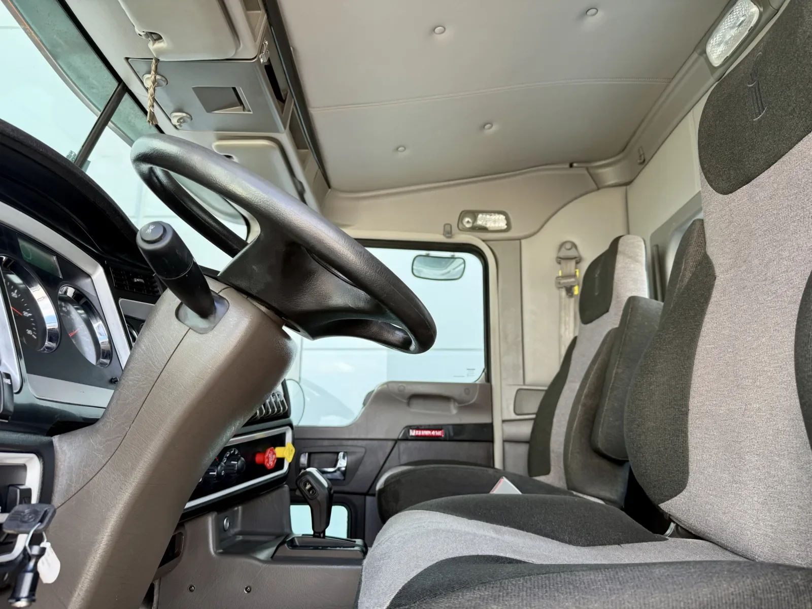 2023 Kenworth T800 - image 14