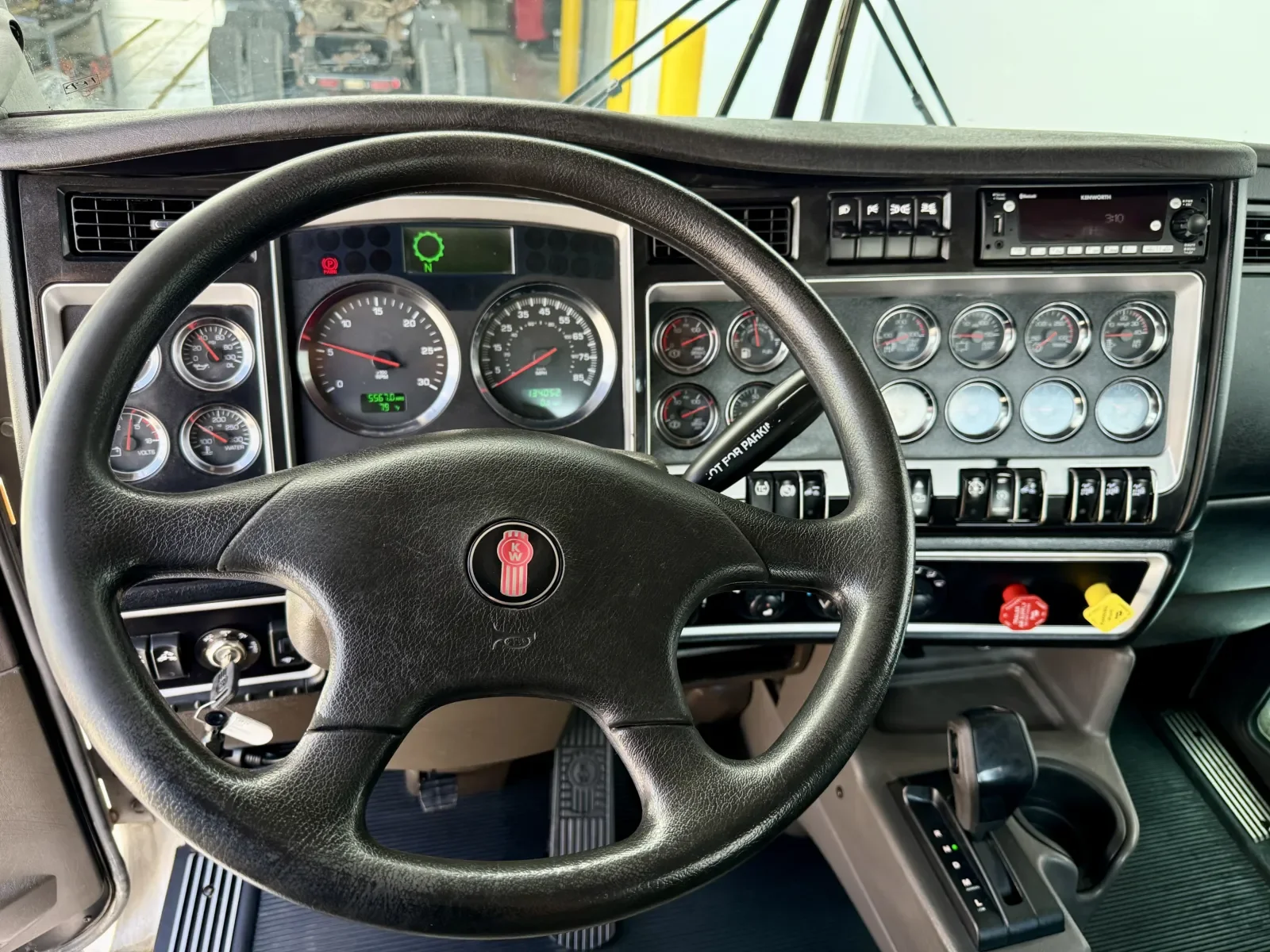 2023 Kenworth T800 - image 16