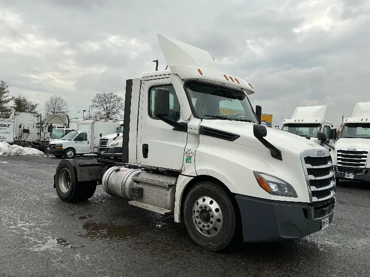 2020 Freightliner Cascadia in Linden, NJ
