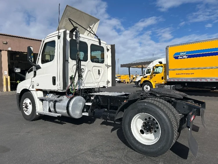 2021 Freightliner Cascadia in Las Vegas, NV — photo 5