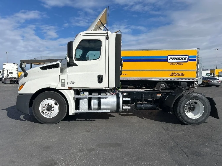 2021 Freightliner Cascadia in Las Vegas, NV — photo 4