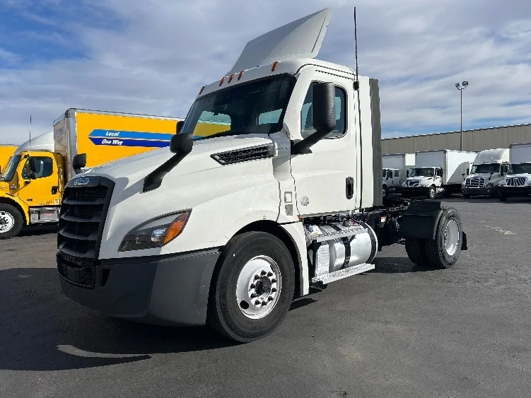 2021 Freightliner Cascadia in Las Vegas, NV — photo 3