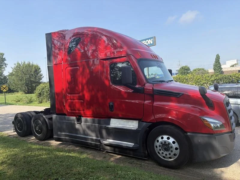 2023 Freightliner Cascadia in Walton, KY — photo 7