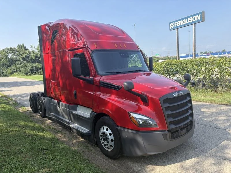 2023 Freightliner Cascadia in Walton, KY — photo 6