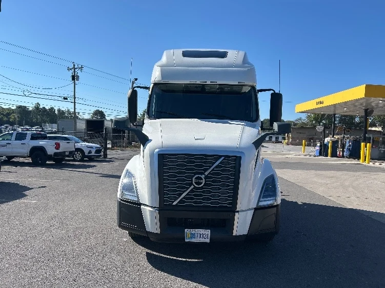 2022 Volvo VNL 760 - image 2
