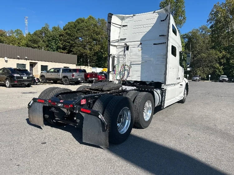 2022 Volvo VNL 760 - image 7