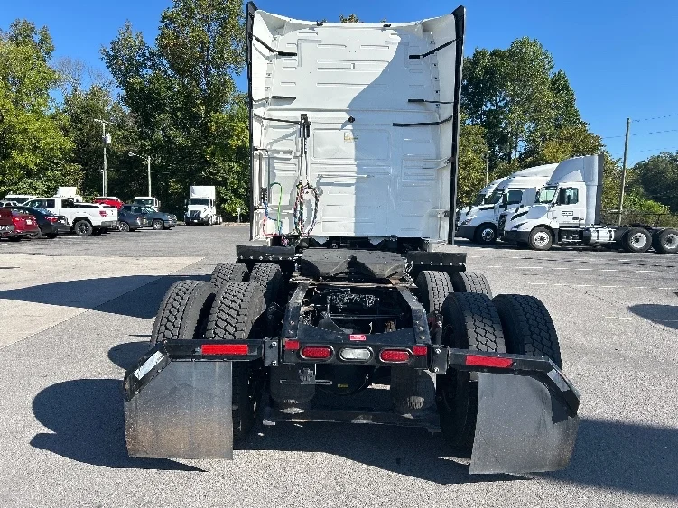 2022 Volvo VNL 760 - image 6