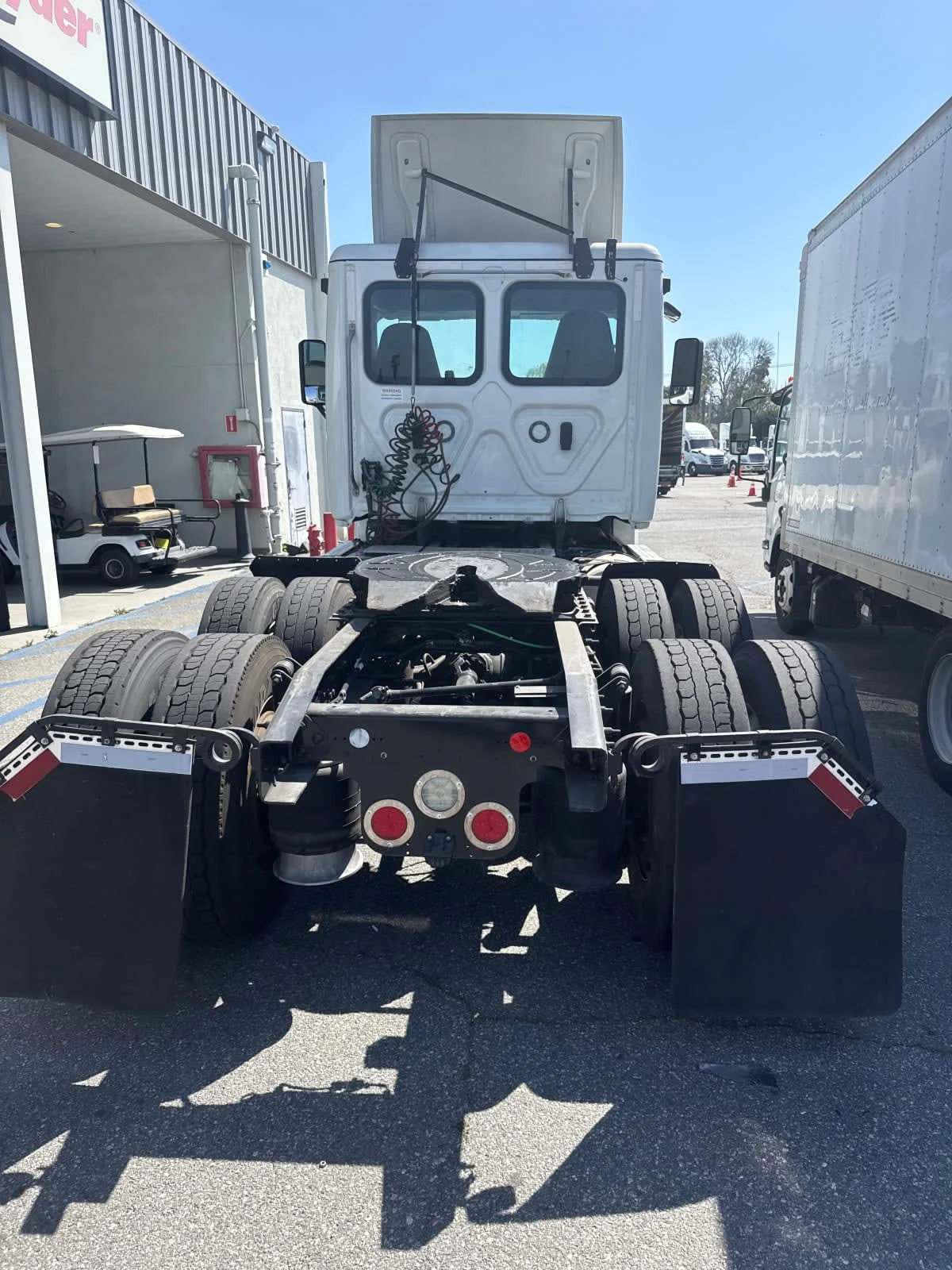 2018 Freightliner Cascadia - image 5