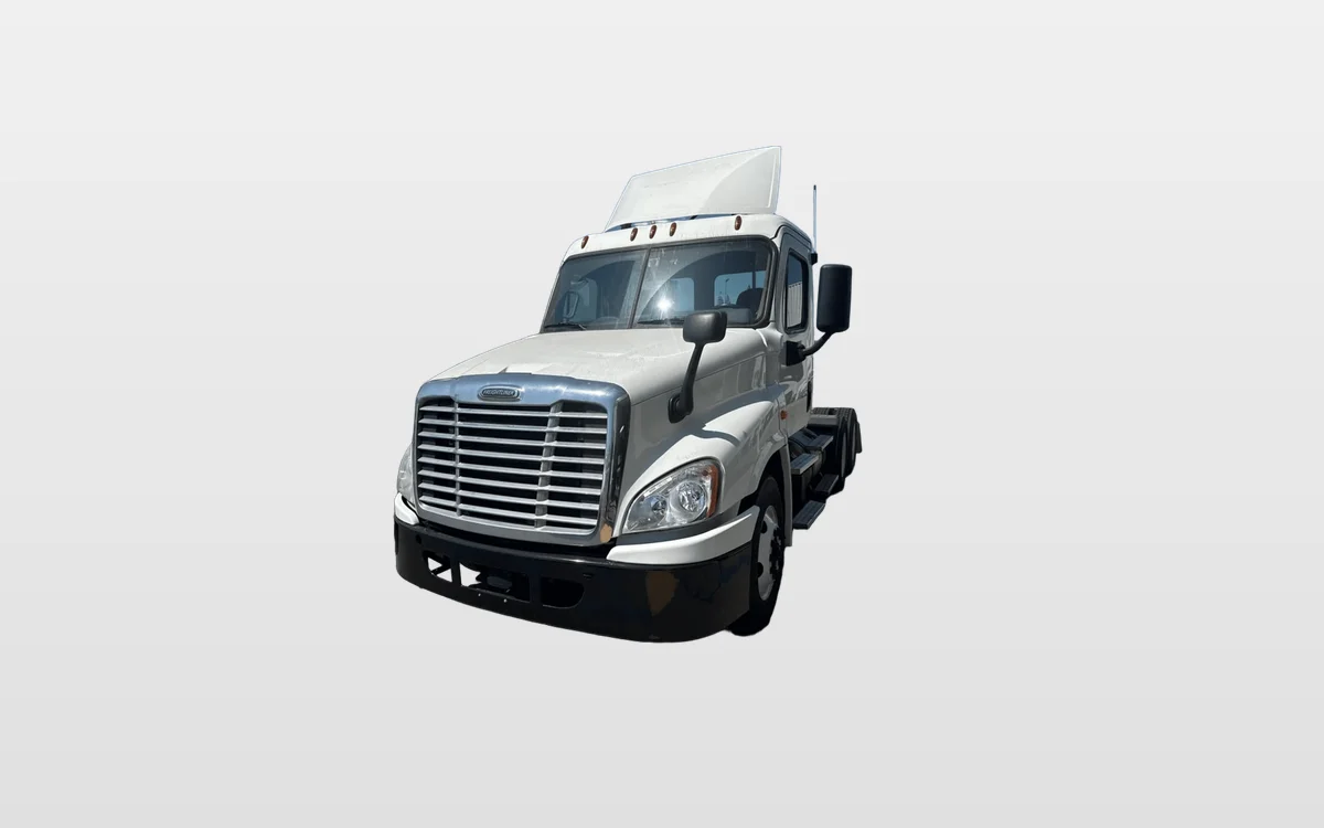 2018 Freightliner Cascadia - image 1