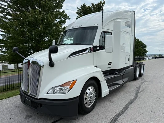 2023 Kenworth T680 in Springfield, MO — photo 7