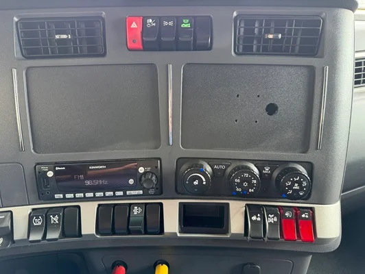 2023 Kenworth T680 in Springfield, MO — photo 29
