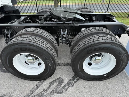 2023 Kenworth T680 in Springfield, MO — photo 4