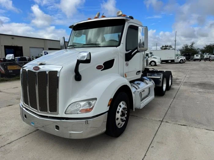 2020 Peterbilt 579 - image 2