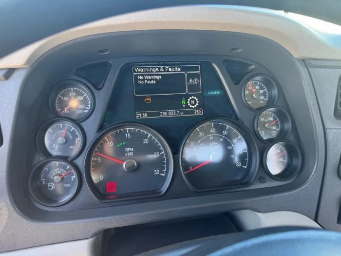 2020 Peterbilt 579 - image 8