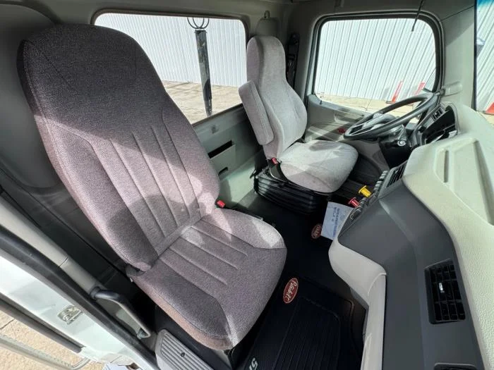 2020 Peterbilt 579 - image 11