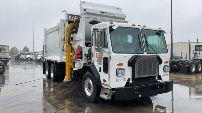 2025 Peterbilt 520 — photo 3