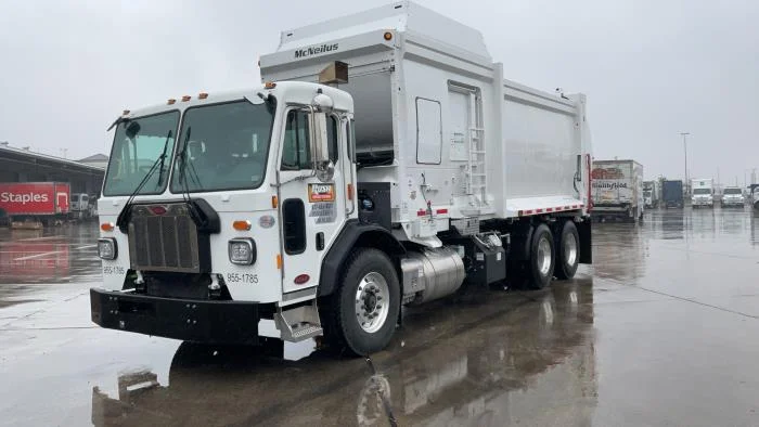 2025 Peterbilt 520 — photo 2