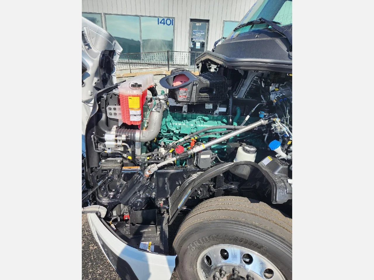 2026 Volvo VNL 860 in Flint, MI — photo 5