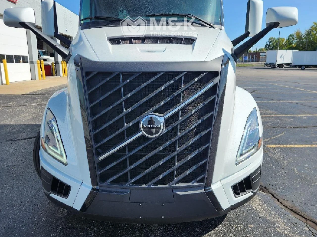 2026 Volvo VNL 860 in Flint, MI — photo 2