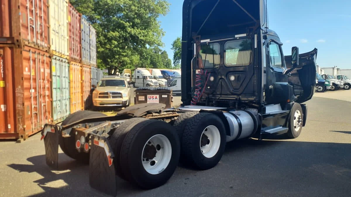 2020 Freightliner Cascadia in Springfield, MA — photo 4