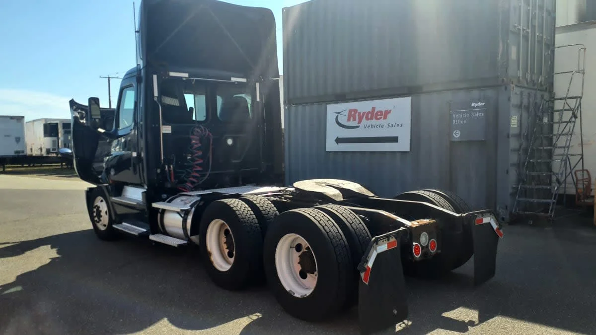 2020 Freightliner Cascadia in Springfield, MA — photo 6